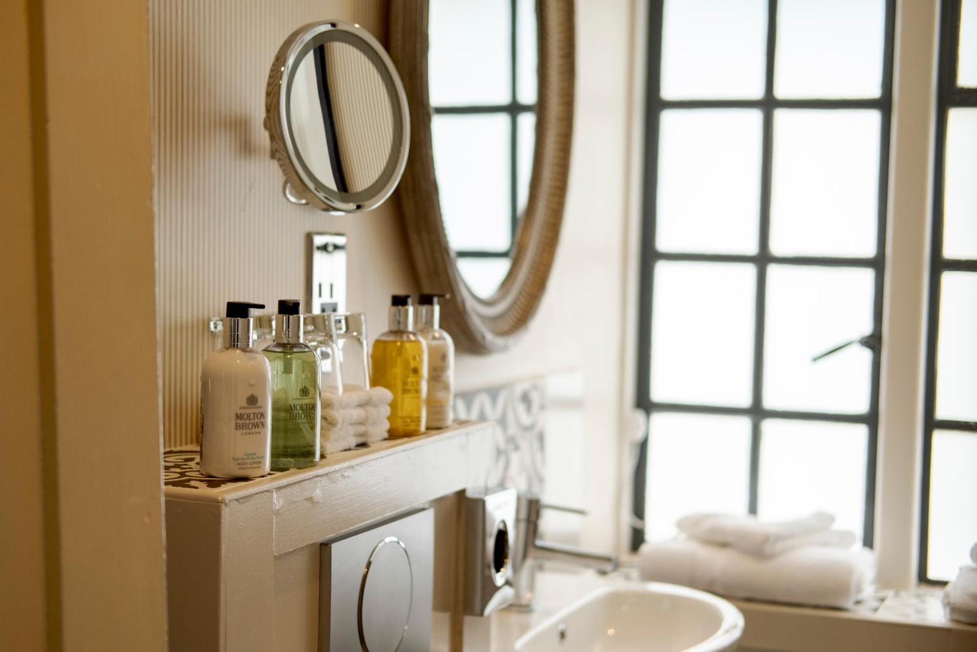 The Hare & Hounds Hotel Tetbury Ruang foto