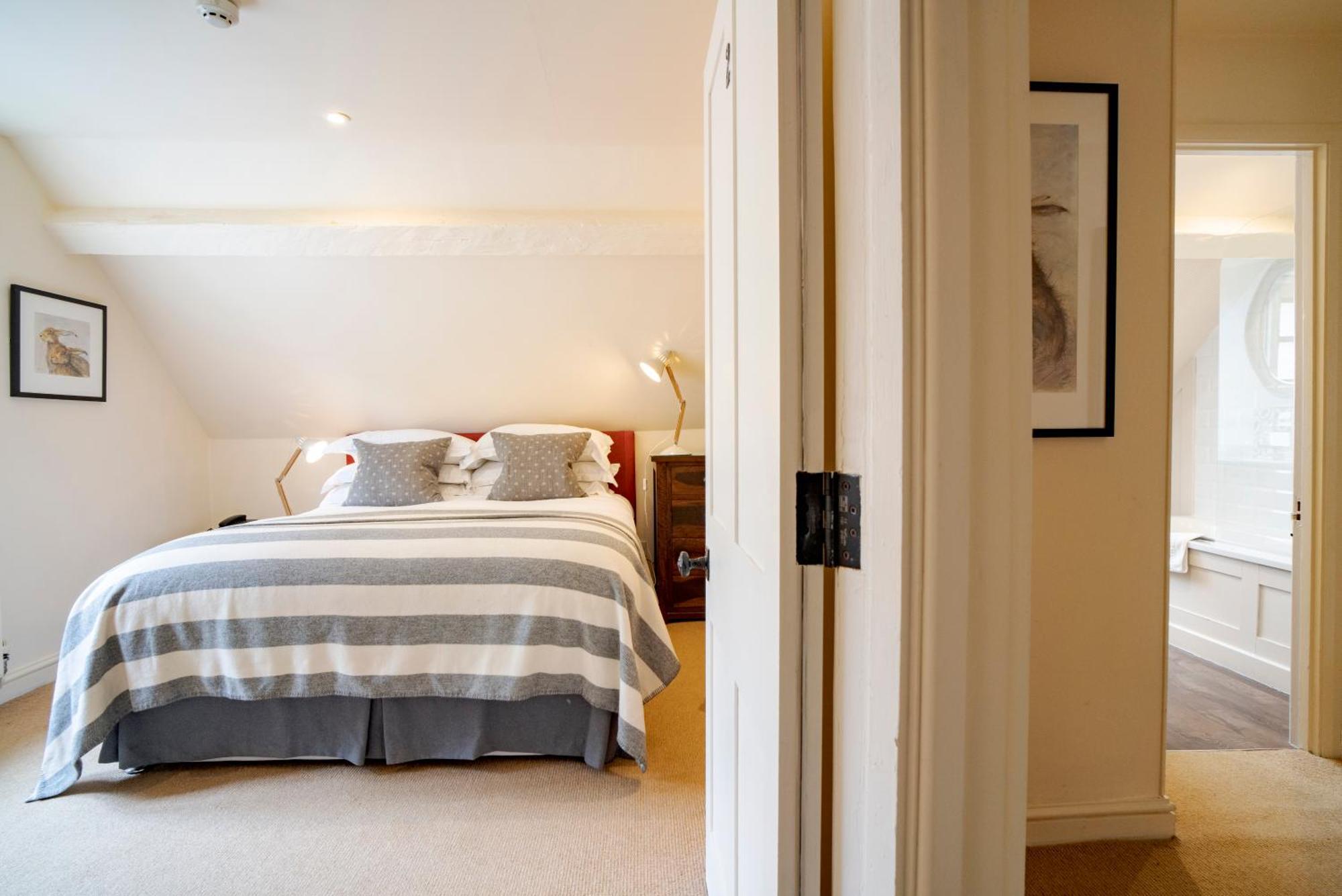The Hare & Hounds Hotel Tetbury Ruang foto