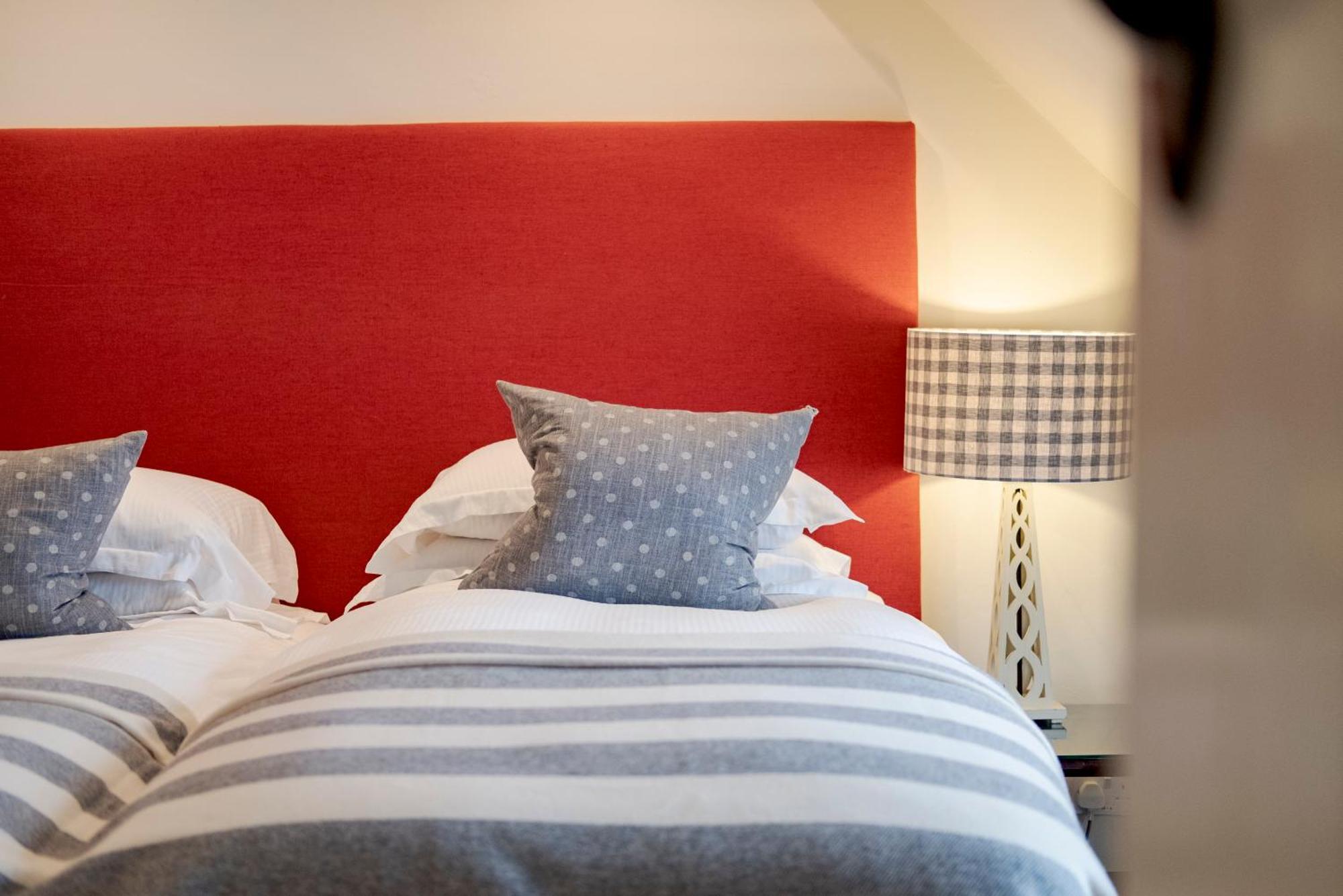 The Hare & Hounds Hotel Tetbury Ruang foto