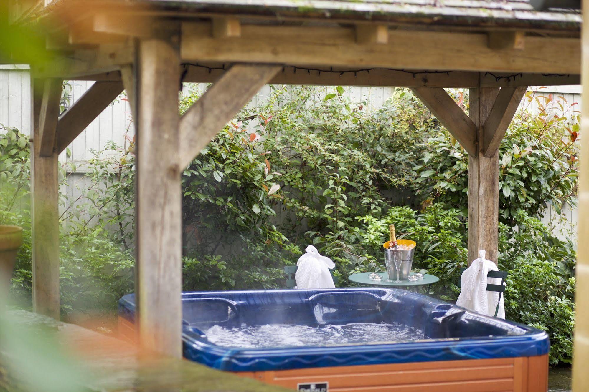 The Hare & Hounds Hotel Tetbury Bagian luar foto