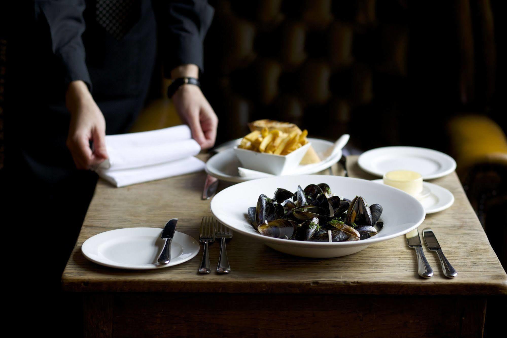 The Hare & Hounds Hotel Tetbury Bagian luar foto